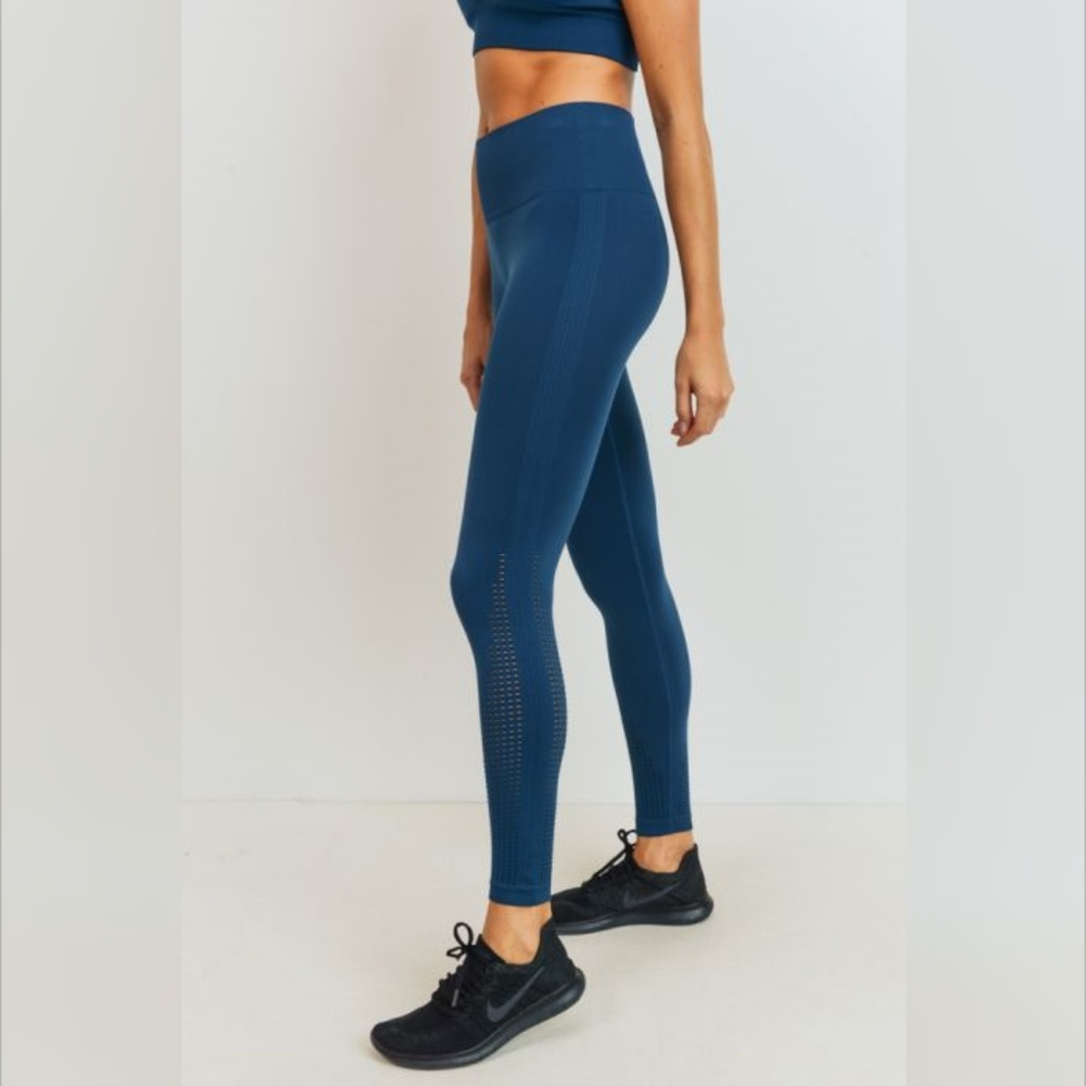 Perforated Cascade Wrap Seamless Highwaist Legging
